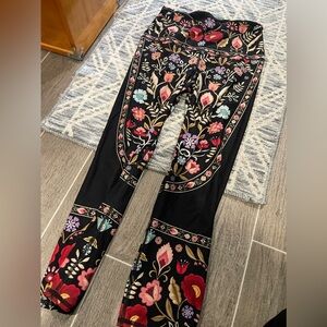 Yoga Democracy Black Leggings with Floral Design 3/4 length
